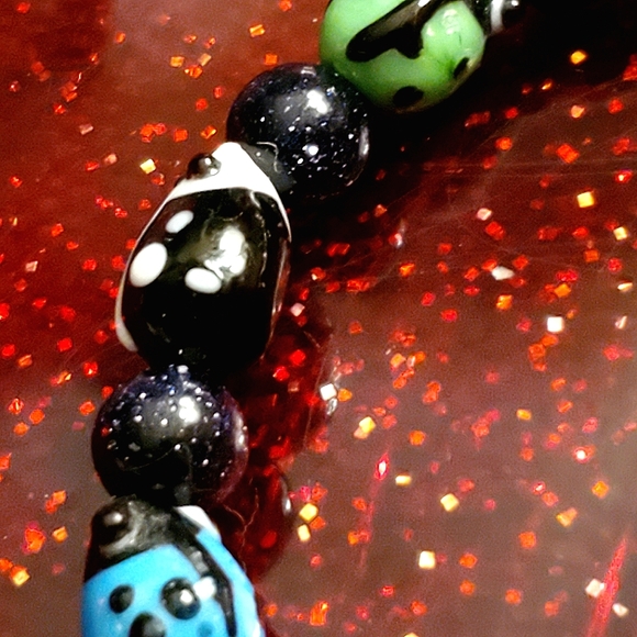 Glass lampwork ladybug 🐞 bead handmade stretch bracelet. - Picture 4 of 8